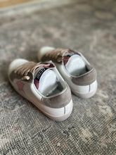 Load image into Gallery viewer, Star Shoes

