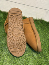 Load image into Gallery viewer, Hightop UuuuGgggg
