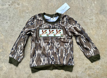 Load image into Gallery viewer, Camo Duck Smock Pullover
