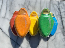 Load image into Gallery viewer, Griswold&#39;s Christmas Light Bulb Bath Bomb
