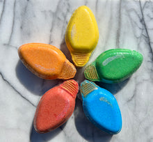Load image into Gallery viewer, Griswold&#39;s Christmas Light Bulb Bath Bomb
