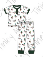 Load image into Gallery viewer, Ruffle &amp; No Ruffle Duck Pj Sets
