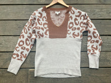 Load image into Gallery viewer, LEOPARD PATTERN SWEATER
